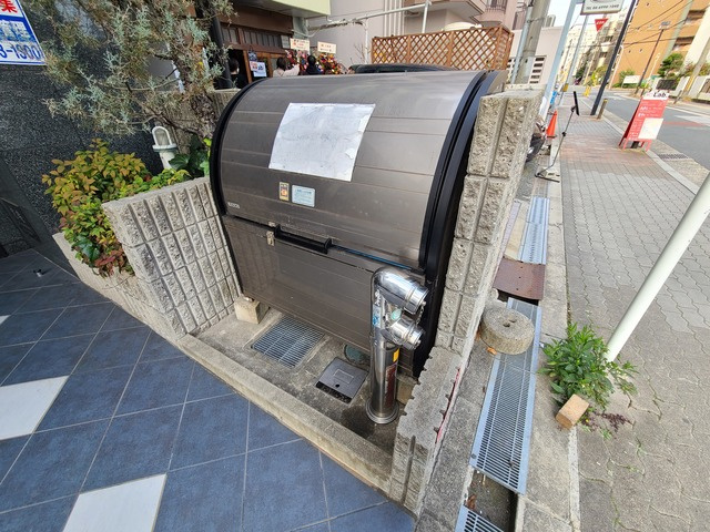 敷地内にゴミ置き場があります