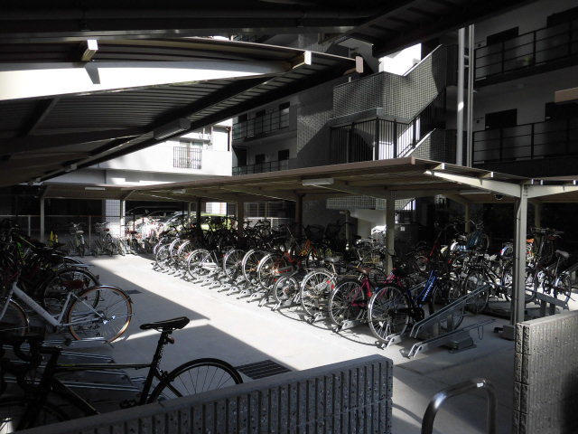 屋根付き駐輪場です