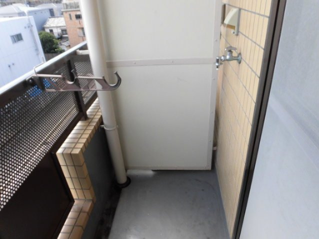 落ち着いた時間を過ごせるバルコニーです