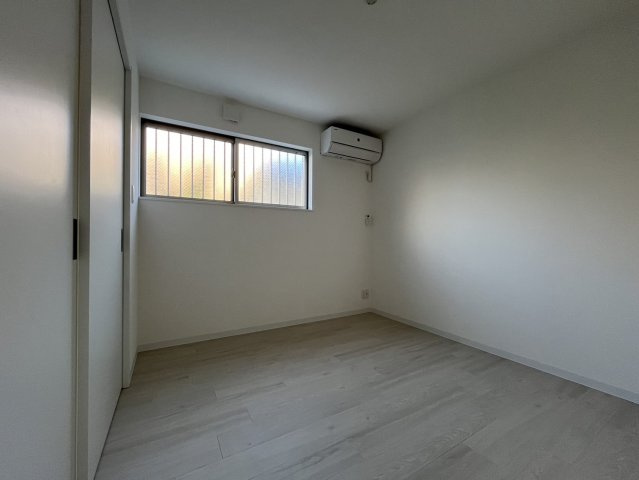 広々とした洋室です