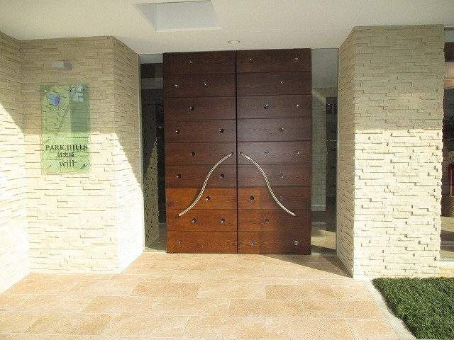 明るくて豪華なエントランスです