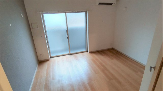 エアコン付きなので年中快適です