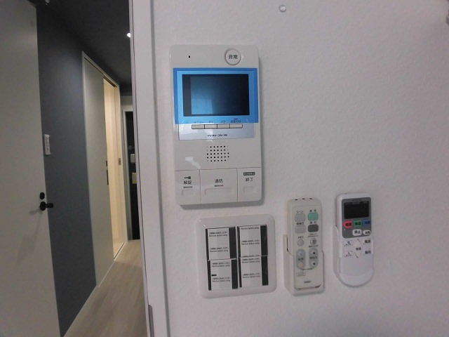 モニター付きインターホンがあるので来訪者の顔が見え安心です