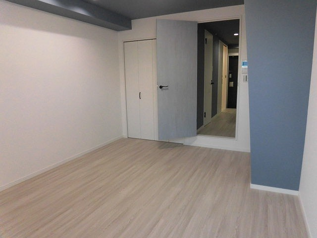 アクセントクロスがおしゃれな内装です