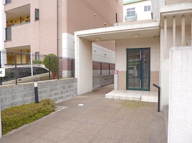 毎日通るエントランスはこのようになっています