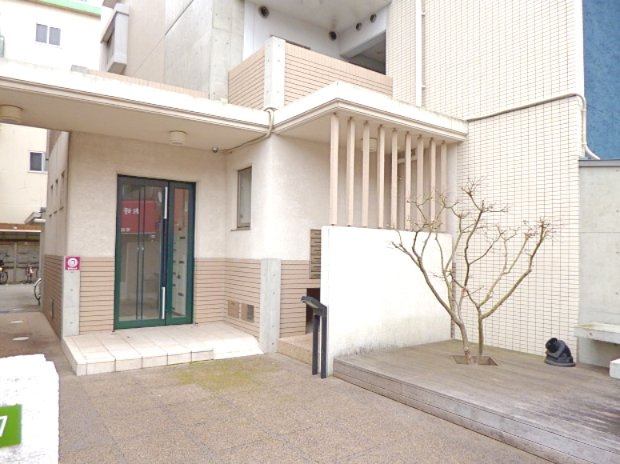 毎日通るエントランスはこのようになっています