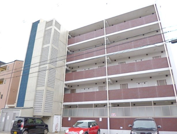 スタイリッシュな外観のマンションですね