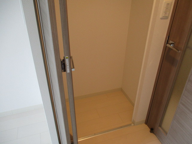 奥行きのある収納です