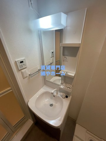 KAWARAYAの独立洗面台|朝の支度にも助かる、独立の洗髪洗面化粧台