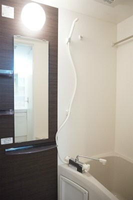 リブリ・エクセル長洲の浴室|落ち着いた空間のお風呂です