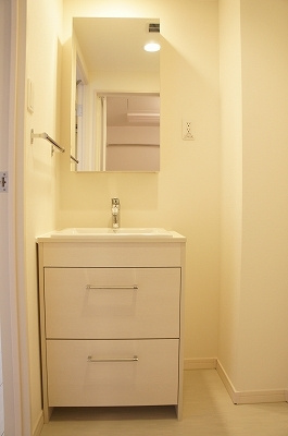 リブリ・ルームス弁天3の独立洗面台|使いやすい洗面所です