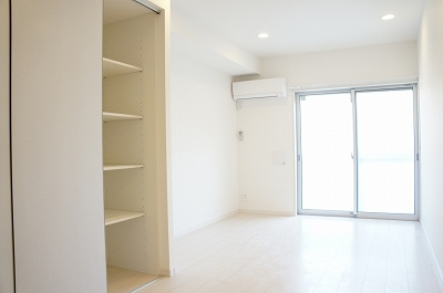 リブリ・ルームス弁天3の洋室