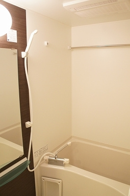 リブリ・ルームス弁天3の浴室|日々の疲れを癒すお風呂付です