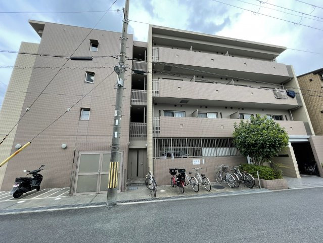 シンプルなデザインの外観です。