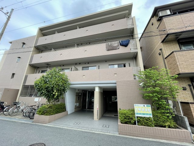 シンプルなデザインの外観です。