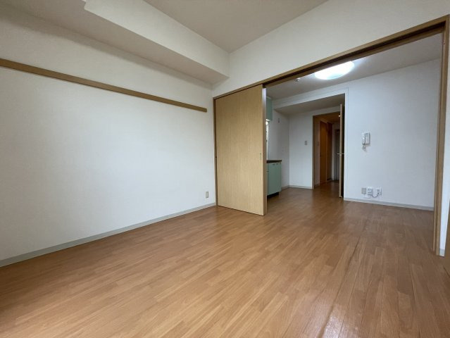 明るくて広いお部屋です。