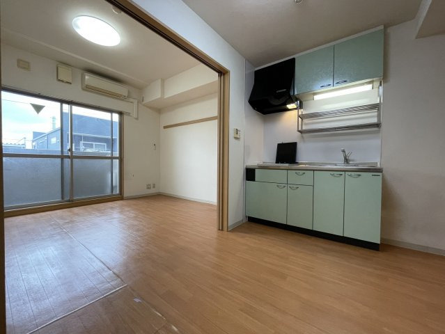 明るくて開放感のあるリビングです。