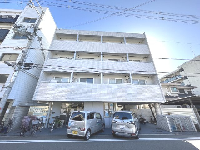 落ち着いた雰囲気の外観です