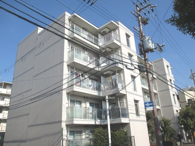 外壁タイル張りのお洒落なマンションです