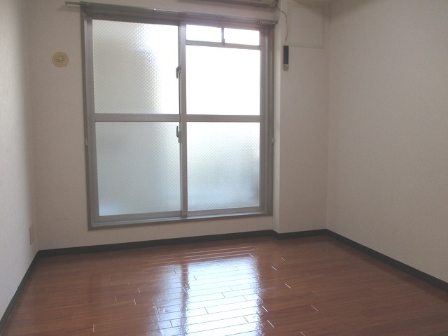 明るくキレイなお部屋です