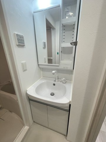 明るい洗面所です