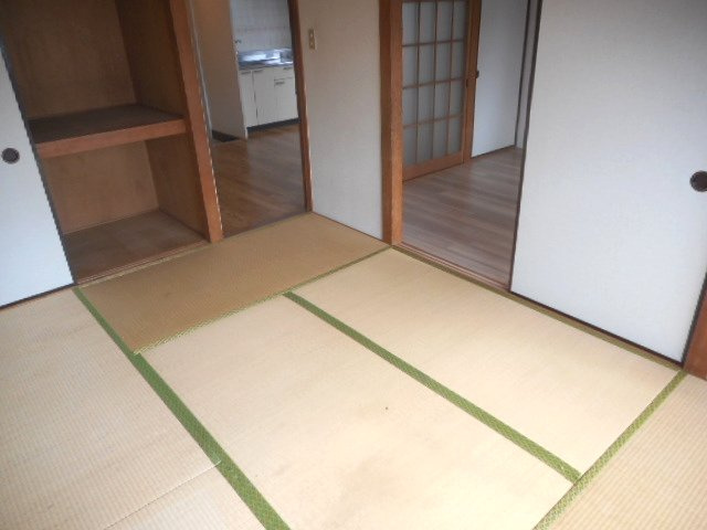 ライフ小島の和室