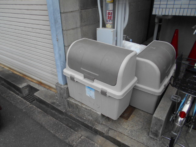 敷地内にゴミ置き場があります