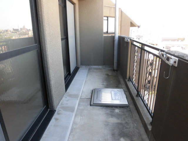 とても広いバルコニーです