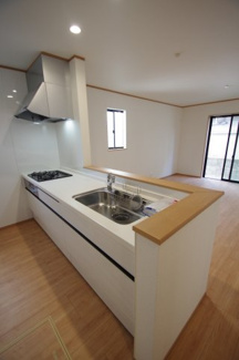 【キッチン】 | 【仲介手数料無料！！】府中市栄町２丁目　新築戸建て（全4棟）D号棟　5290万円