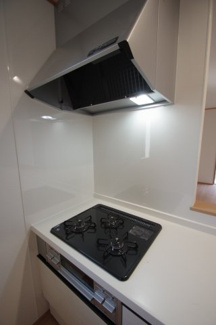 【キッチン】 | 【仲介手数料無料！！】府中市栄町２丁目　新築戸建て（全4棟）D号棟　5290万円