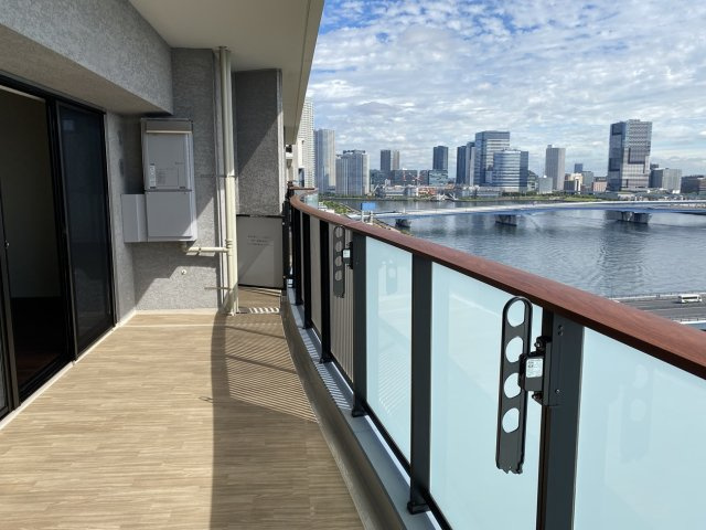 HARUMI FLAG SEA VILLAGE D棟のバルコニー