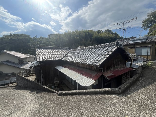 【その他】 | 売地　高知市福井町　＠14.1万 | 北側隣地からの外観。