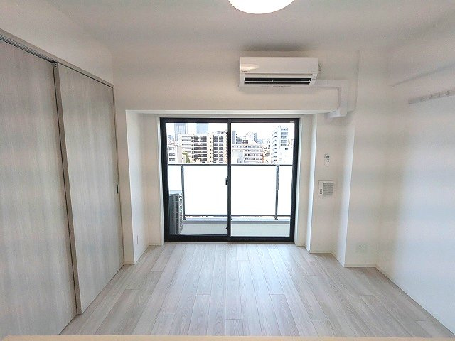 エスレジデンス浅草clarityの設備|カウンターキッチン、リビングと各洋室にエアコンと照明付きです、インターネットWi-Fi無料、ペット可小型犬or猫1匹