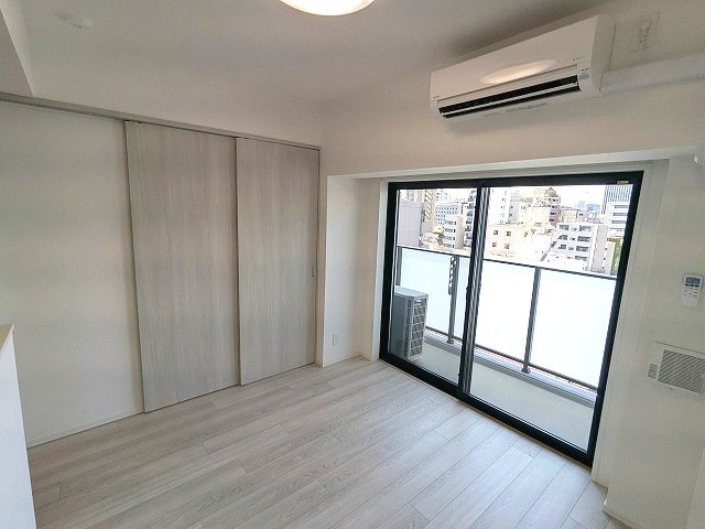 エスレジデンス浅草clarityの設備|カウンターキッチン、リビングと各洋室にエアコンと照明付きです、インターネットWi-Fi無料、ペット可小型犬or猫1匹