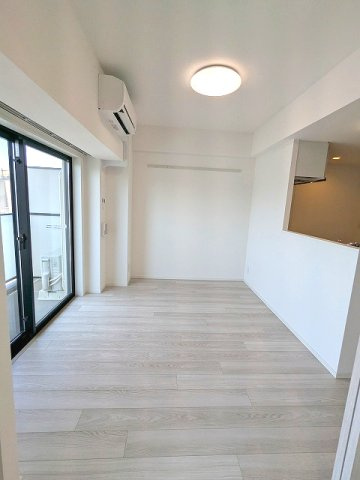 エスレジデンス浅草clarityの設備|カウンターキッチン、リビングと各洋室にエアコンと照明付きです、インターネットWi-Fi無料、ペット可小型犬or猫1匹