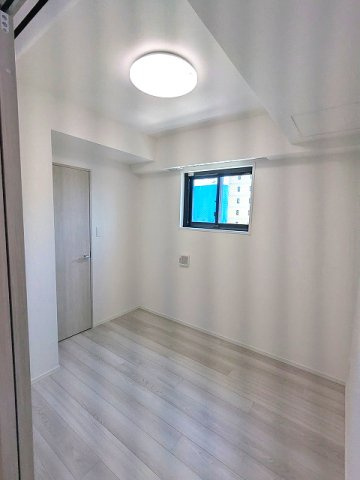 エスレジデンス浅草clarityの設備|3.8帖洋室、ウォークインクローゼット、リビングと各洋室にエアコンと照明付きです、インターネットWi-Fi無料、ペット可小型犬or猫1匹