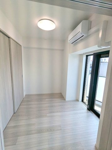 エスレジデンス浅草clarityの設備|4.1帖洋室、リビングと各洋室にエアコンと照明付きです、インターネットWi-Fi無料、ペット可小型犬or猫1匹