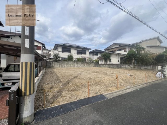 枚方市香里ケ丘12丁目　1号地の前面道路含む現地写真