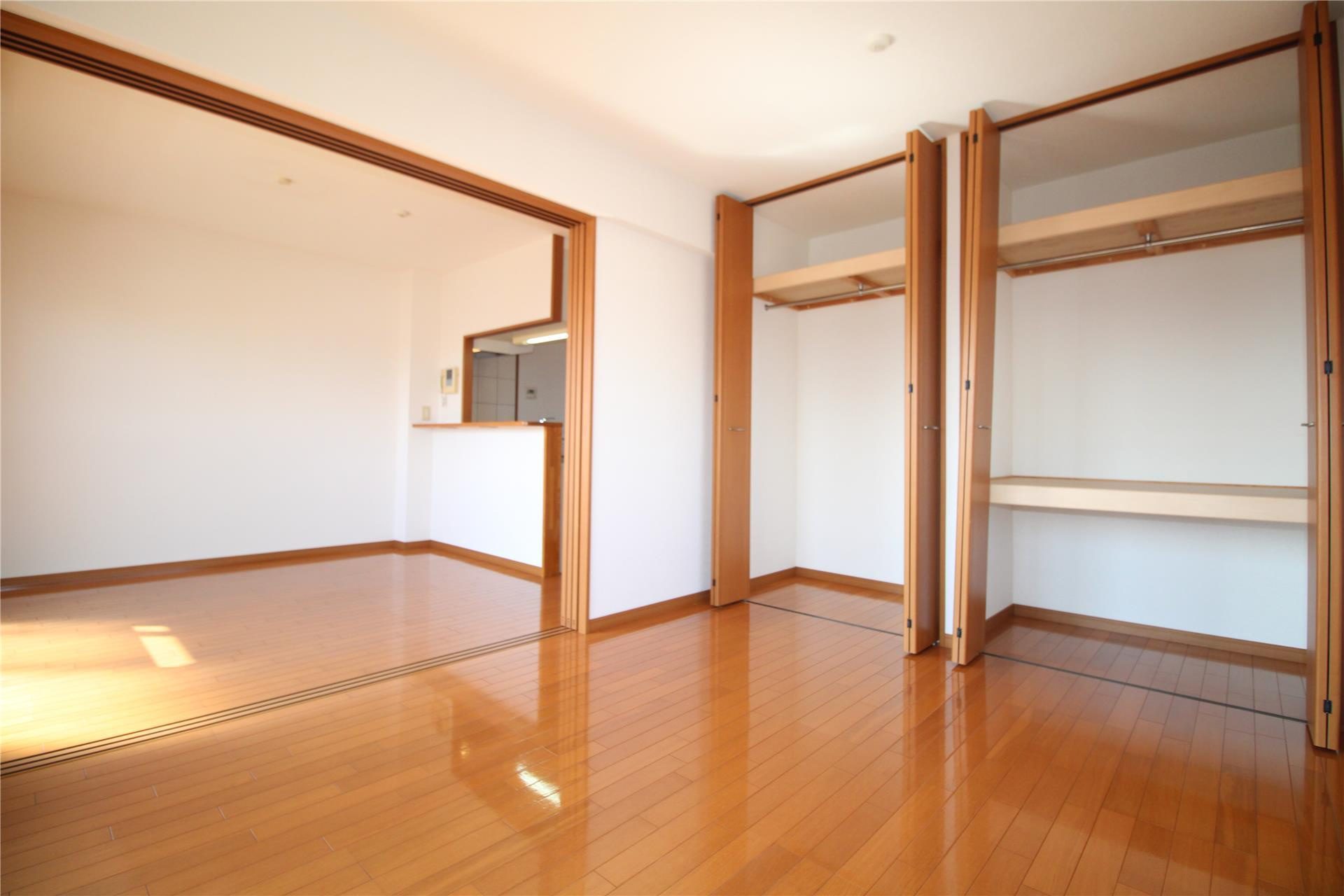 ファミリアＯｄｏの居間・リビング|南側洋室