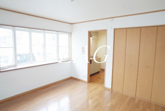 【居間・リビング】 | メルローズプレイス | 洋室のお部屋です。