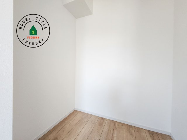 糟屋郡志免町片峰4丁目第4-2棟（2号棟）の内観：施工例|洋服や大きな荷物が多い方や人数の多いご家族などは、一般的なクローゼットよりもウォークインクローゼットのほうが使い勝手が良いです。