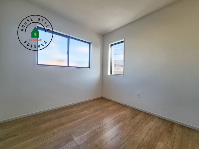 糟屋郡志免町片峰4丁目第4-2棟（2号棟）の内観：施工例|穏やかな光が差し込む室内には、穏やかな時間が流れます。