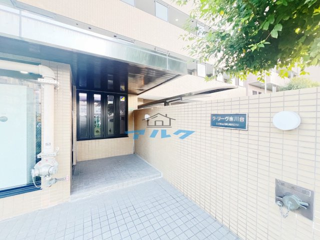 練馬区氷川台３丁目の賃貸マンションのエントランス