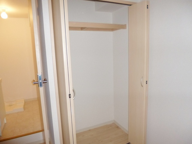 パレスフィールド市川南の収納|クローゼットタイプで洋服がかけれます。