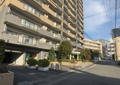 【外観】 | レールシティ八王子 | マンションの外観は非常に重要なポイントです！外観の善し悪しは資産価値に大きな影響を与えます。外観のいいマンションを購入することで、高値で売却がしやすく、買い手が見つかりやすいというメリットがあります。