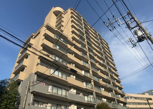 【構造・工法・仕様】 | レールシティ八王子 | ＲＣ造、Reinforced Concreteは直訳すると補強されたコンクリートです。主に柱や梁・床・壁が鉄筋とコンクリートで構成おり、鉄筋を組んだ型枠にコンクリートを流し込んで固めたものを指します。
