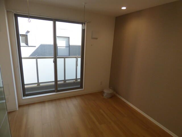 アクシーズ新都心の居間・リビング