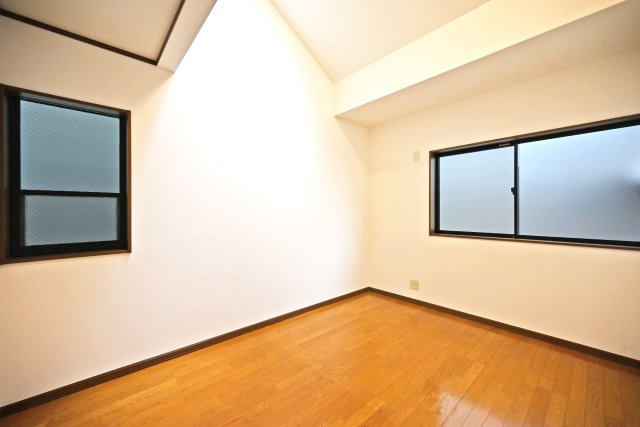 尼崎市西難波町4丁目中古戸建｜4LDK+駐車1台可の洋室|-洋室6帖(2F)-