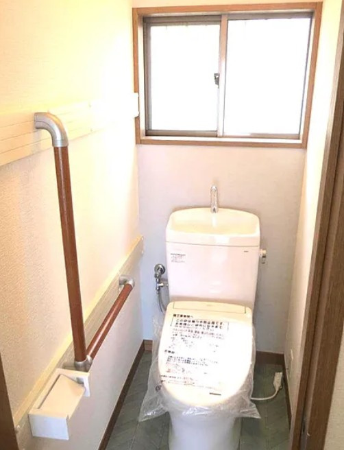 【中古】鶴ヶ島市下新田リフォーム中古住宅のトイレ|シンプルなトイレスペースです！