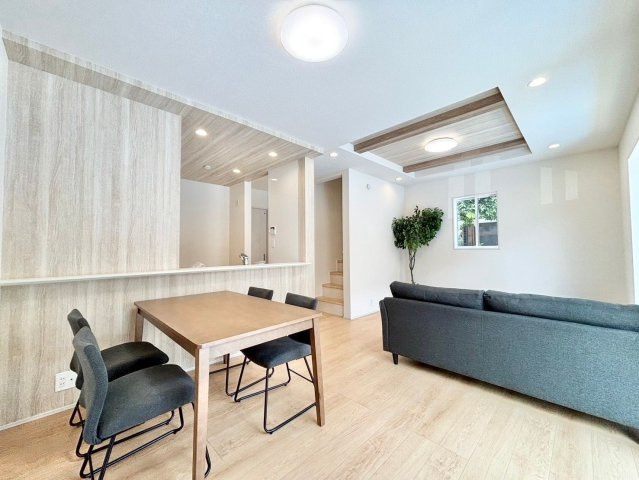 杉並区永福1丁目　新築戸建の居間・リビング|現地写真

現地ご見学希望・資料請求などお気軽にお問い合わせ下さい！
03-5990-5201